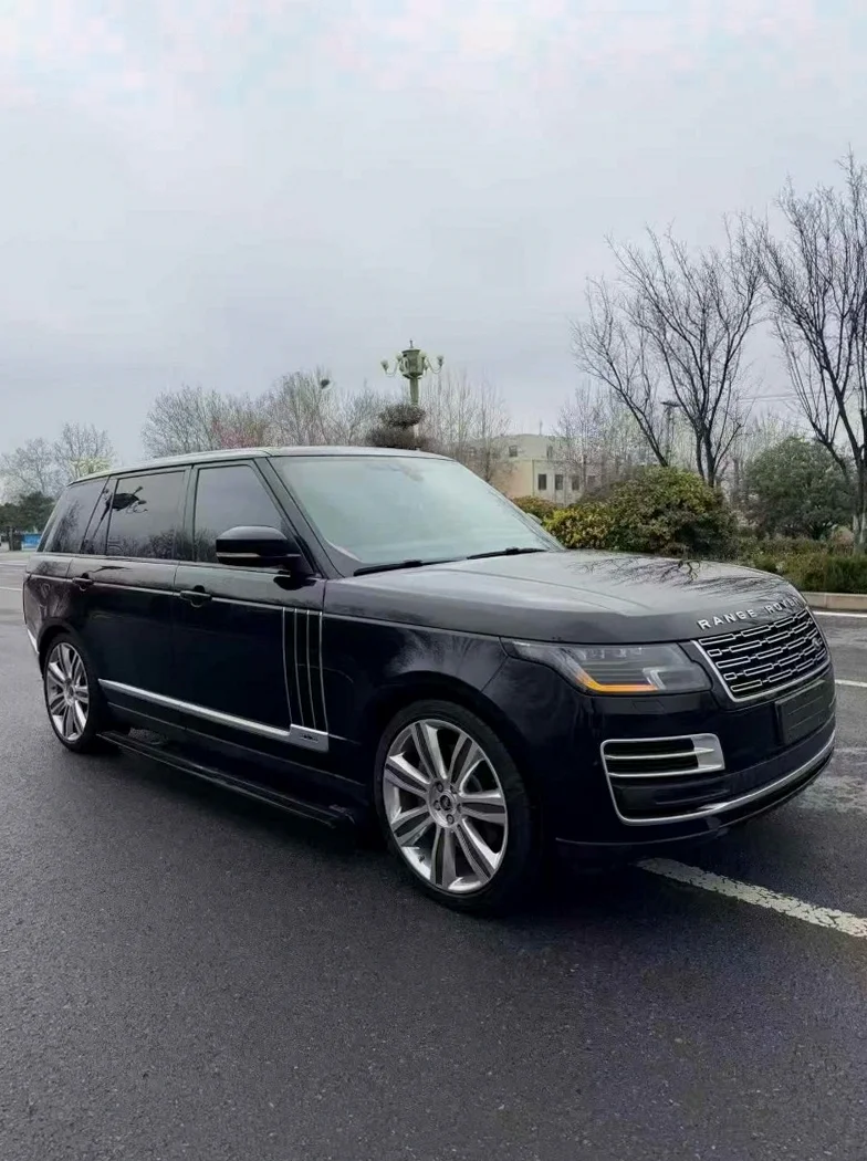 路虎揽胜 正面外观二