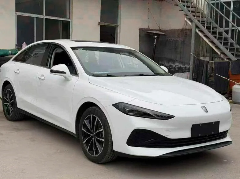 荣威D7 正面外观二