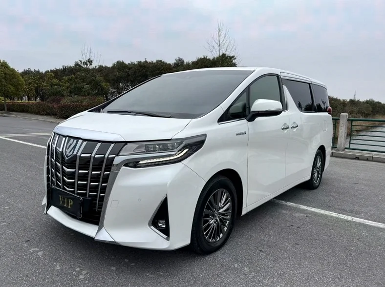 丰田埃尔法 正面外观二