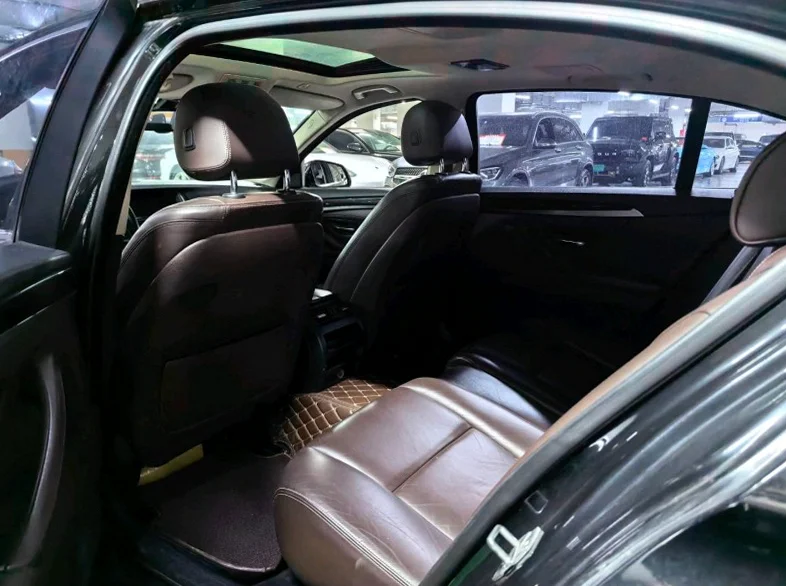 宝马5系 后面外观一