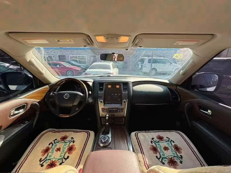 日产途乐 后面外观一