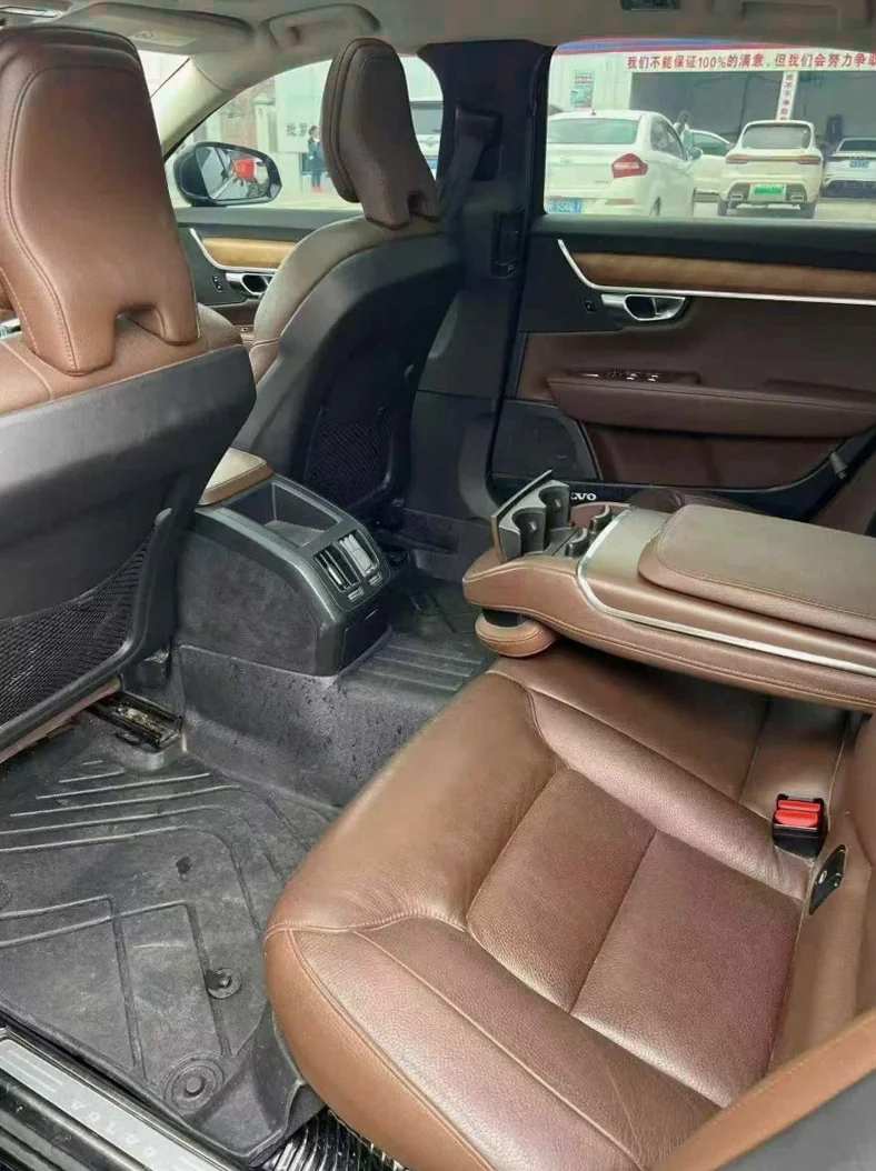 沃尔沃S90 后面外观二