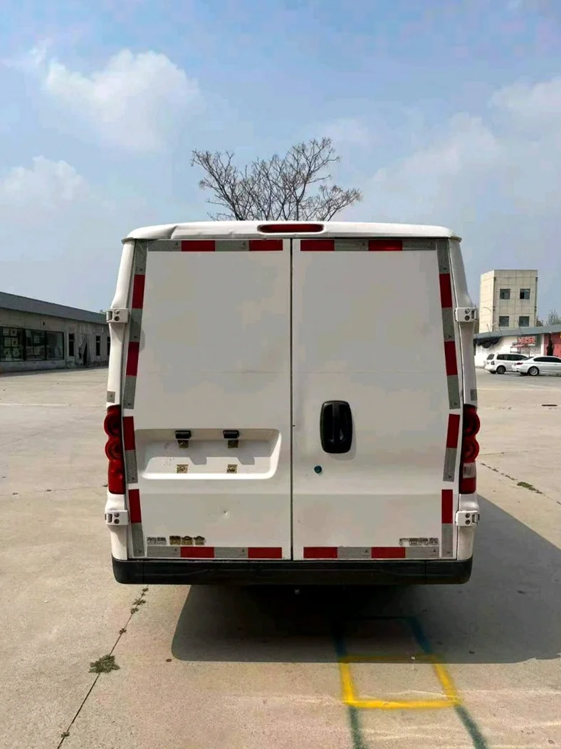 五菱汽车菱势黄金仓 后面外观三