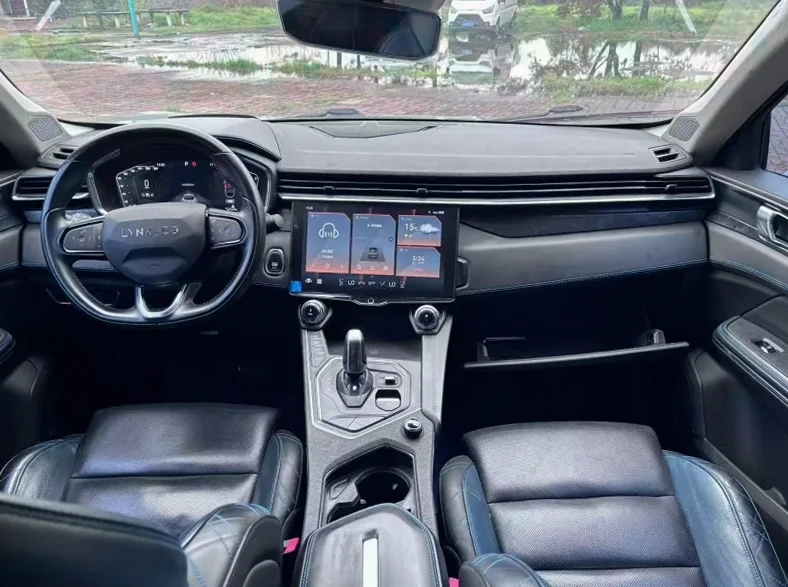 领克05 后面外观三