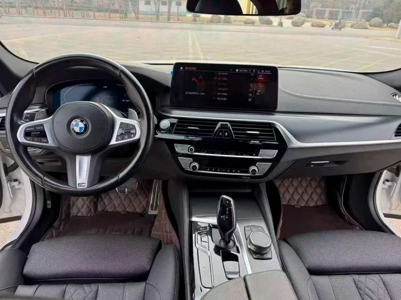 宝马5系 后面外观一