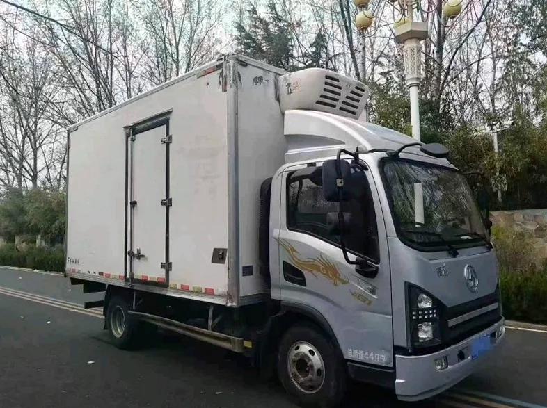 陕汽德龙 正面外观三