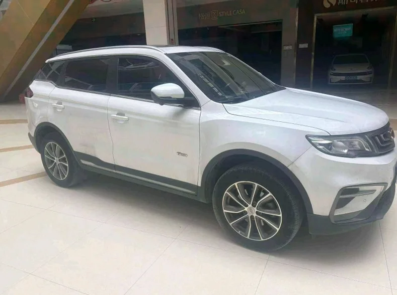 吉利博越 正面外观二