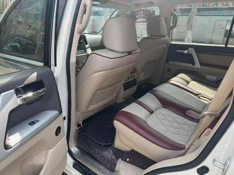 丰田兰德酷路泽 后面外观三