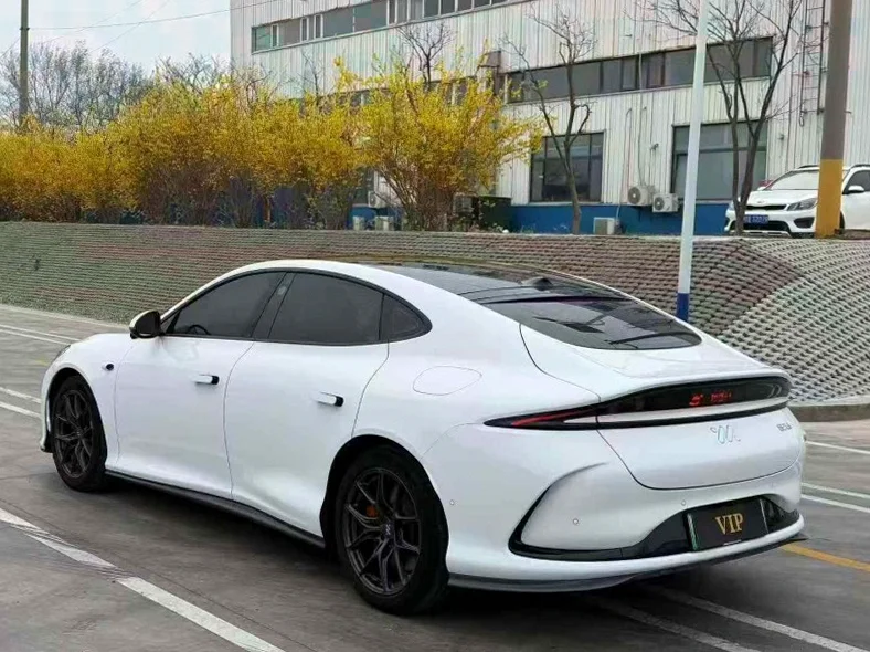 智己LS6 后面外观三