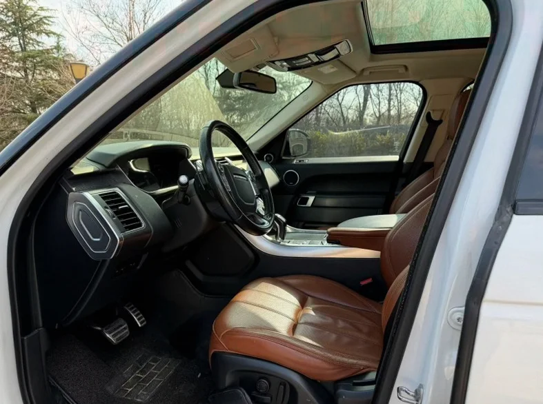 路虎揽胜运动 后面外观一