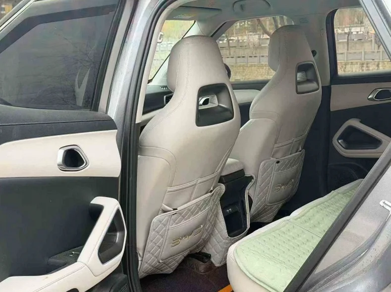 比亚迪元 后面外观一