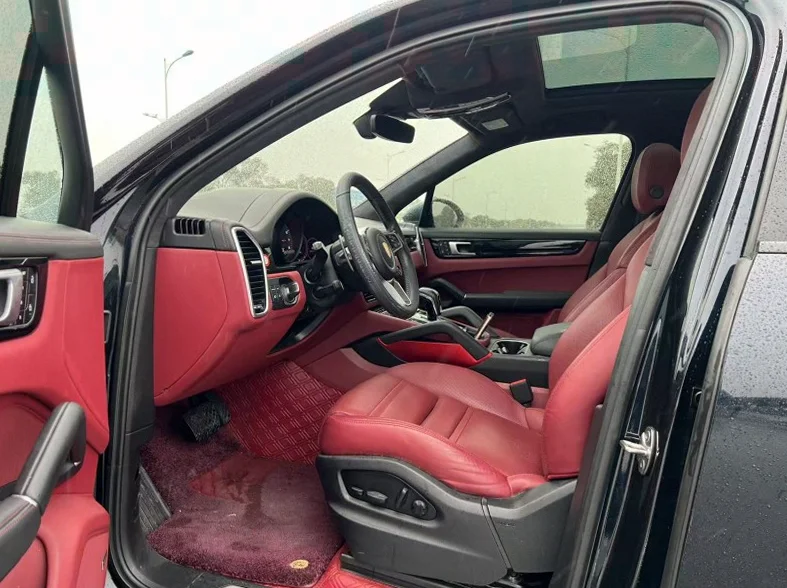 保时捷卡宴 后面外观一