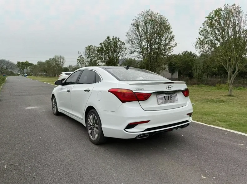 现代名图 后面外观一