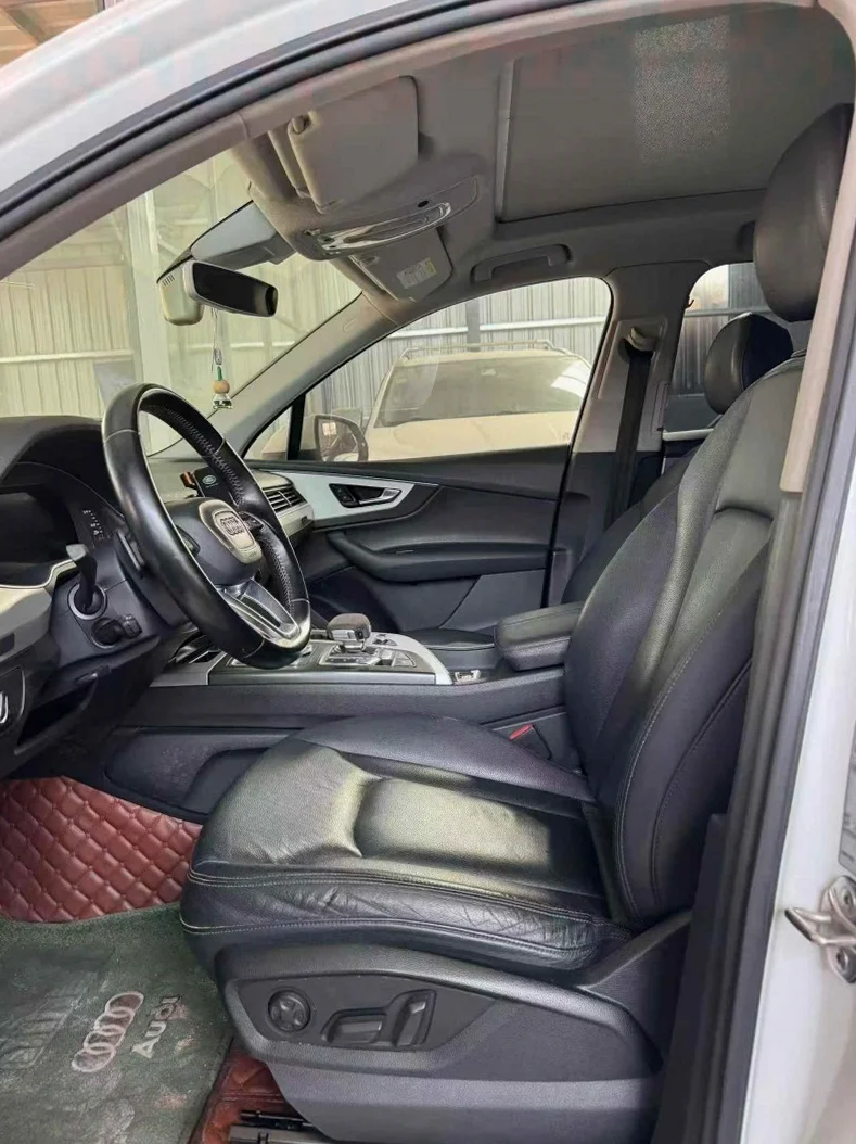 奥迪Q7 后面外观一