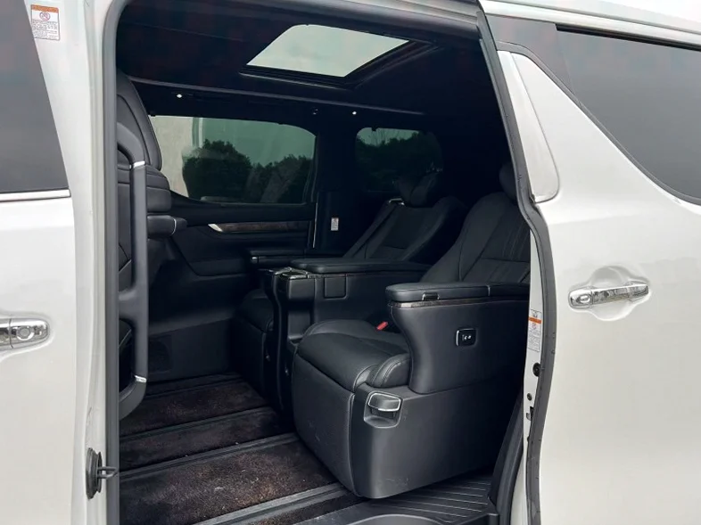 丰田埃尔法 内饰前排