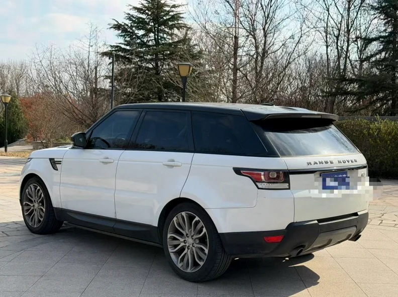 路虎揽胜运动 内饰后排