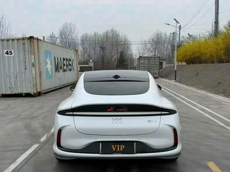 智己LS6 内饰前排