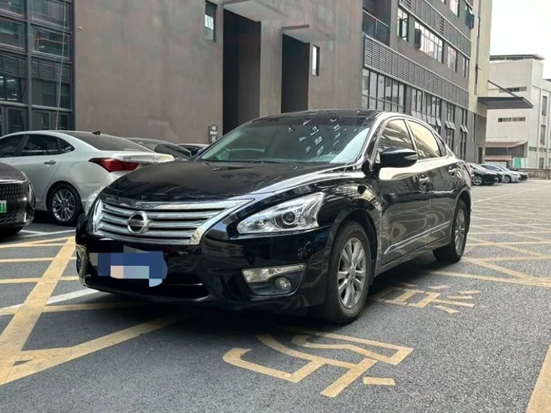 日产天籁 正面外观三