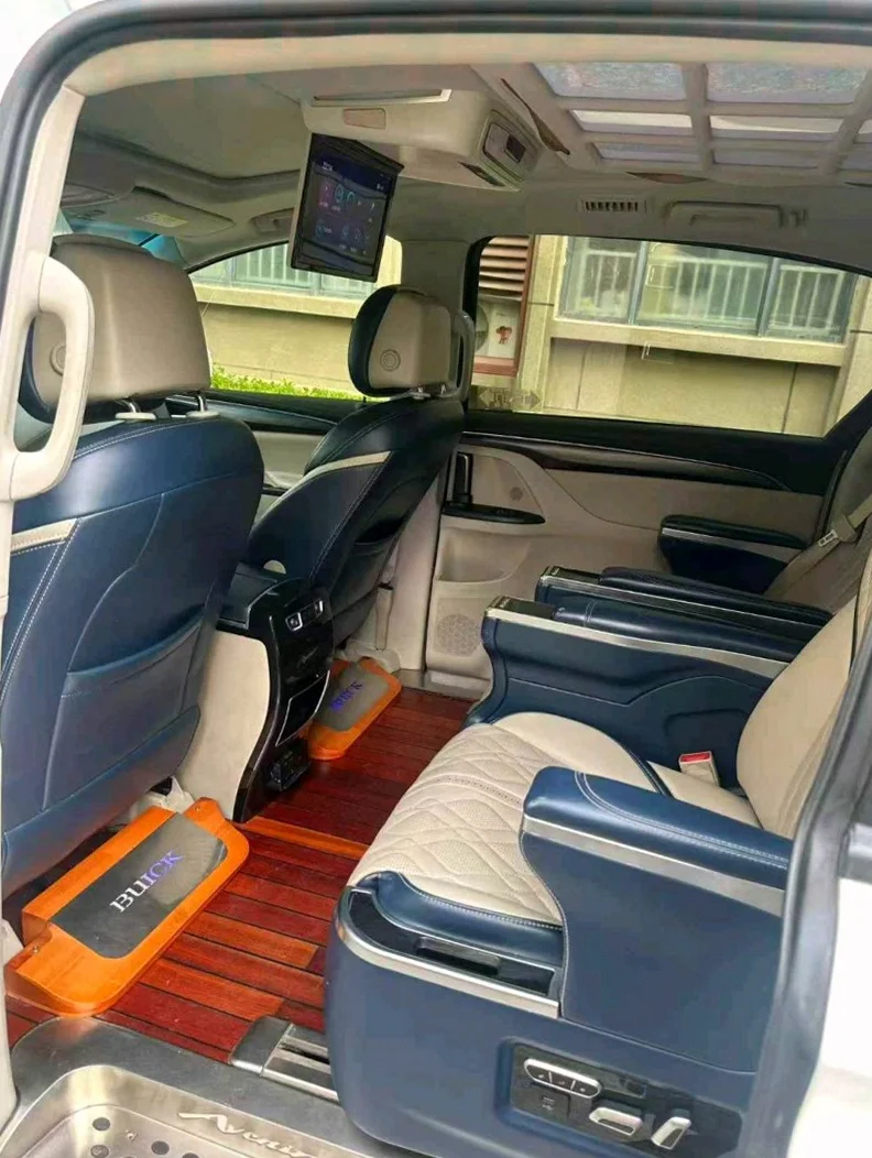 别克GL8 后面外观二