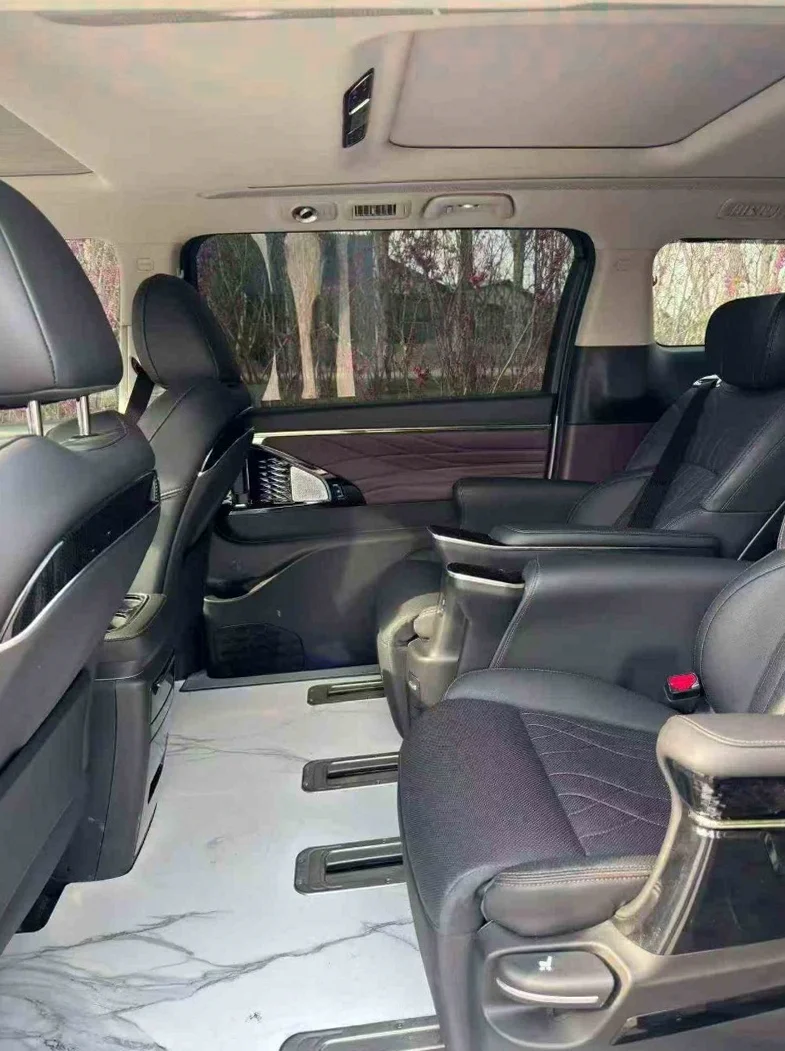 传祺M8 后面外观一