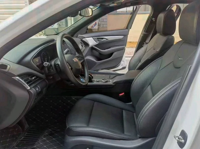 凯迪拉克CT5 内饰后排