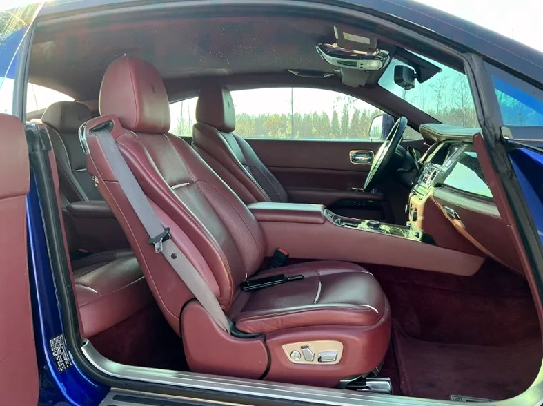 劳斯莱斯魅影 后面外观一