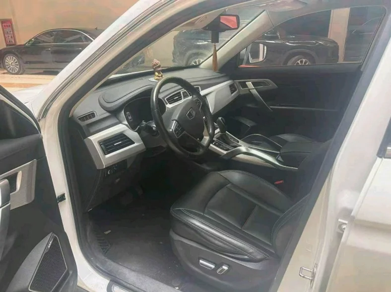 吉利博越 内饰后排