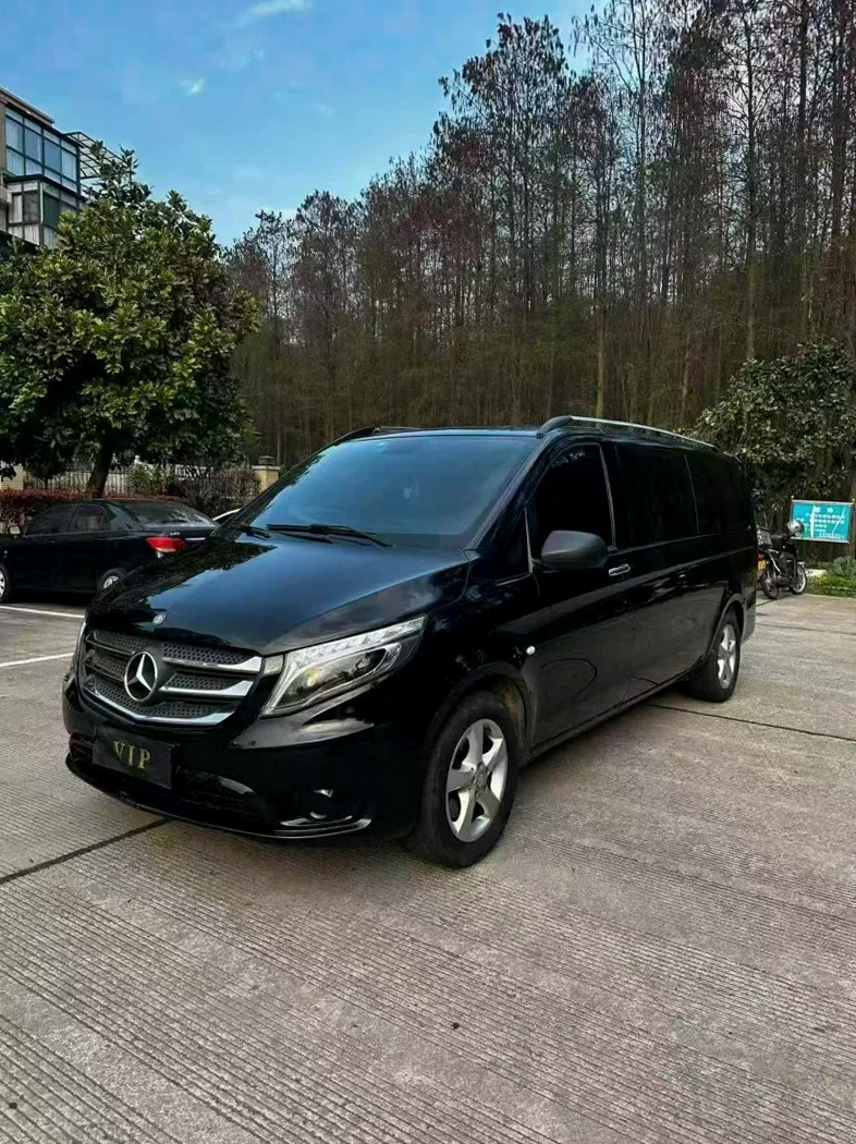 18年奔驰V260商务车MPV