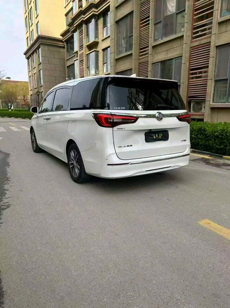 别克GL8 内饰后排