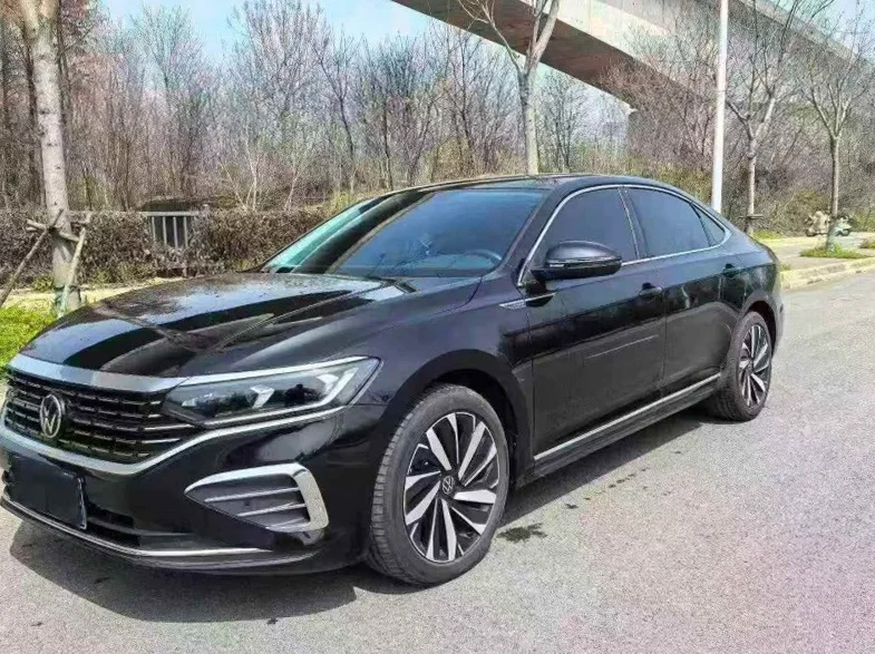 大众帕萨特 正面外观二