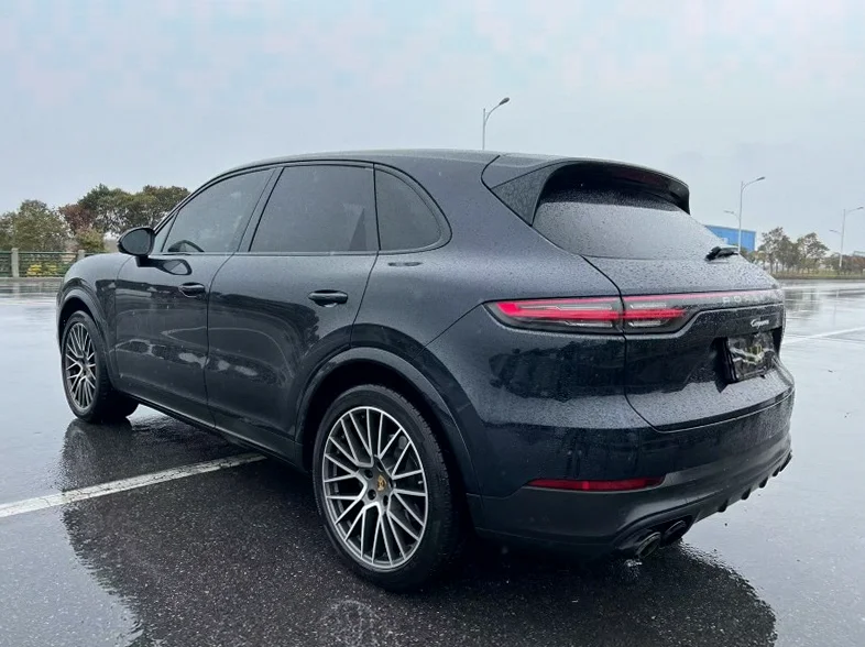 保时捷卡宴 驾驶室