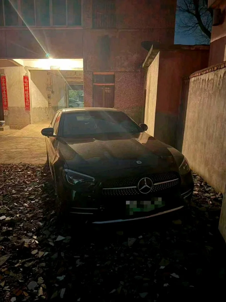 23年奔驰E350eL插电混动