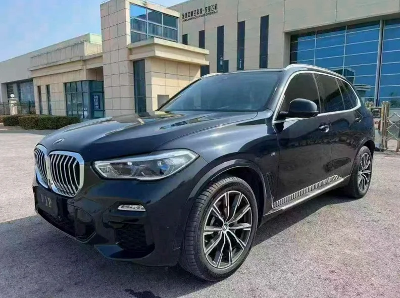 宝马X5 正面外观三