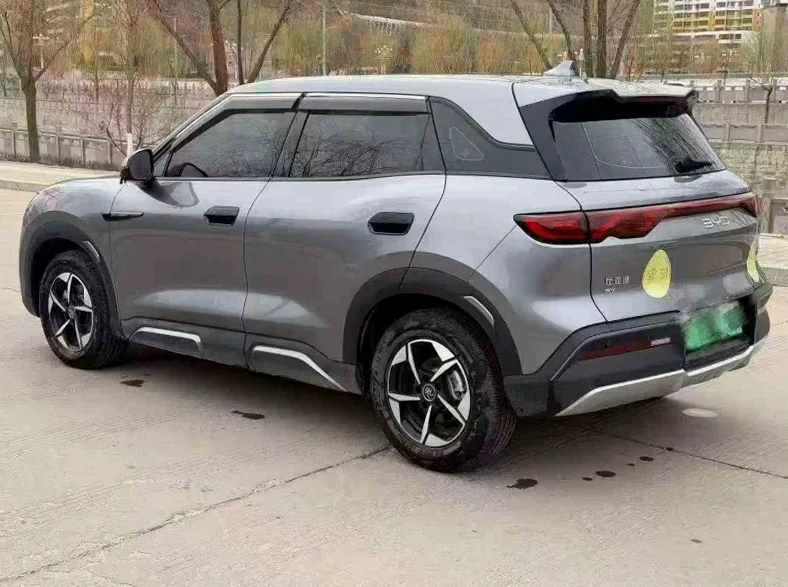 比亚迪元 内饰前排