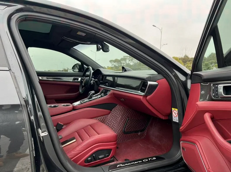 保时捷帕拉梅拉 后面外观三