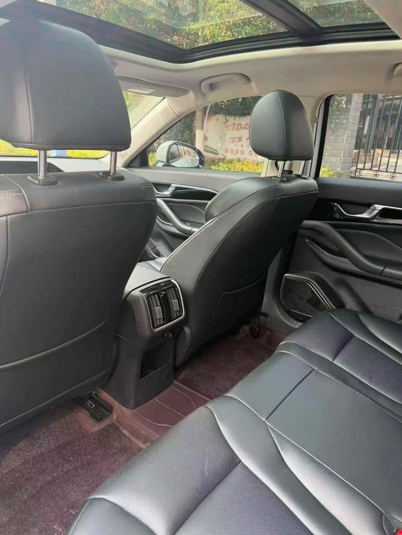 奔腾B70 后面外观一