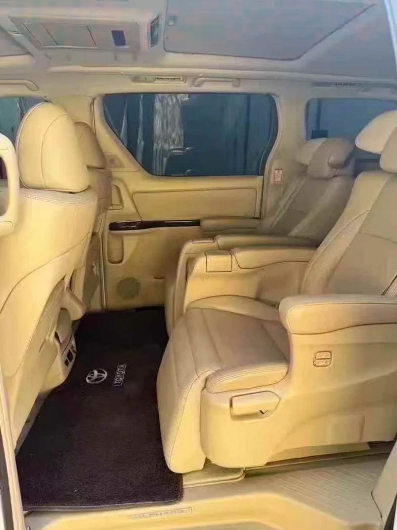 丰田埃尔法 内饰前排