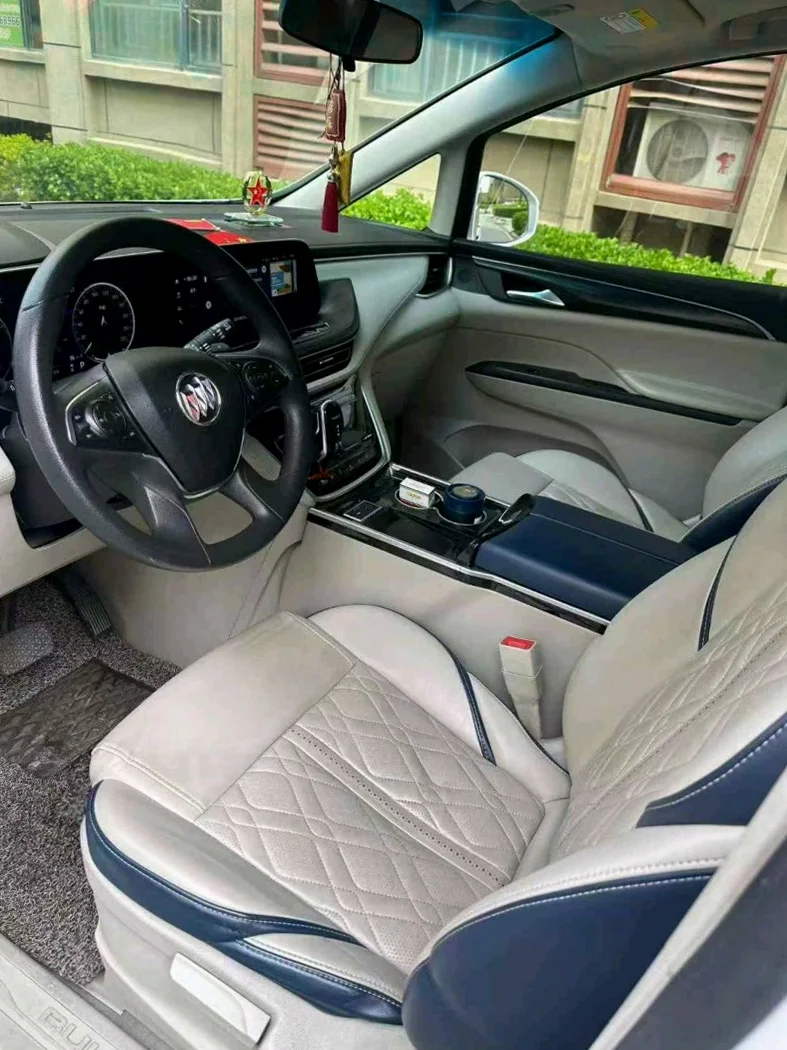 别克GL8 后面外观三