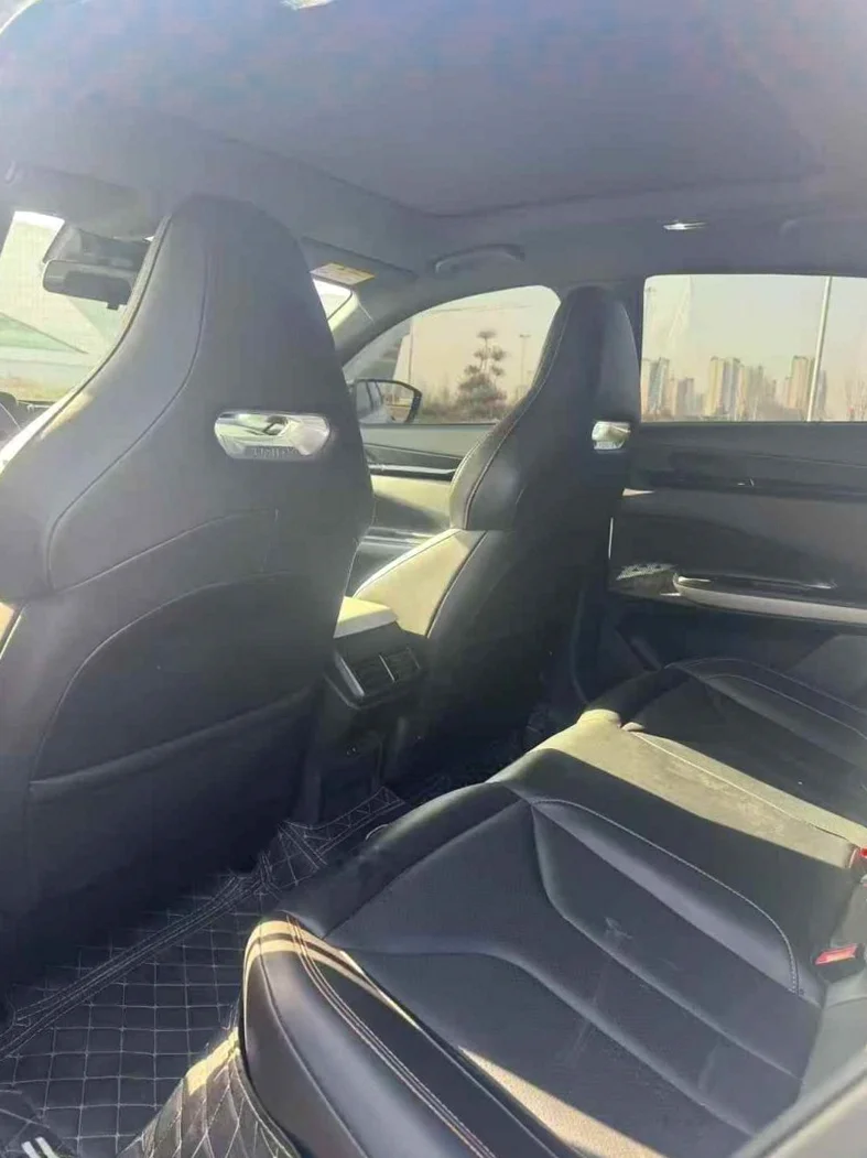 长安汽车UNI 后面外观一