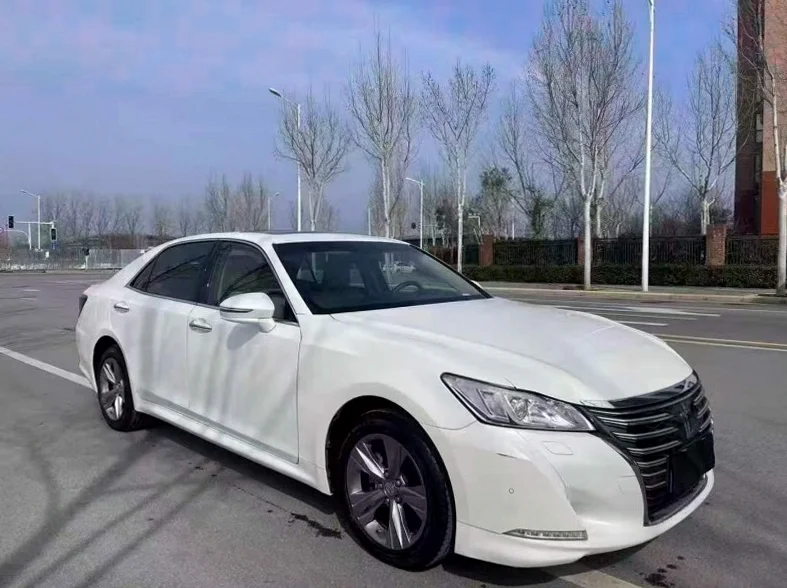 丰田皇冠 正面外观三