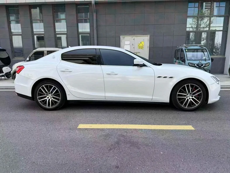 玛莎拉蒂Ghibli 内饰前排