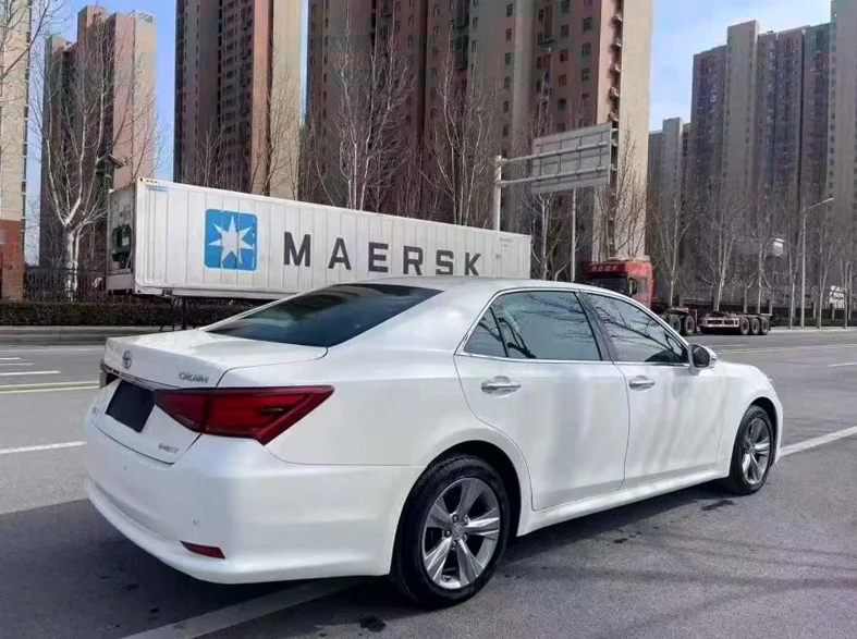 丰田皇冠 内饰前排