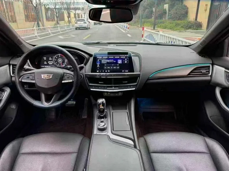 凯迪拉克CT5 后面外观一