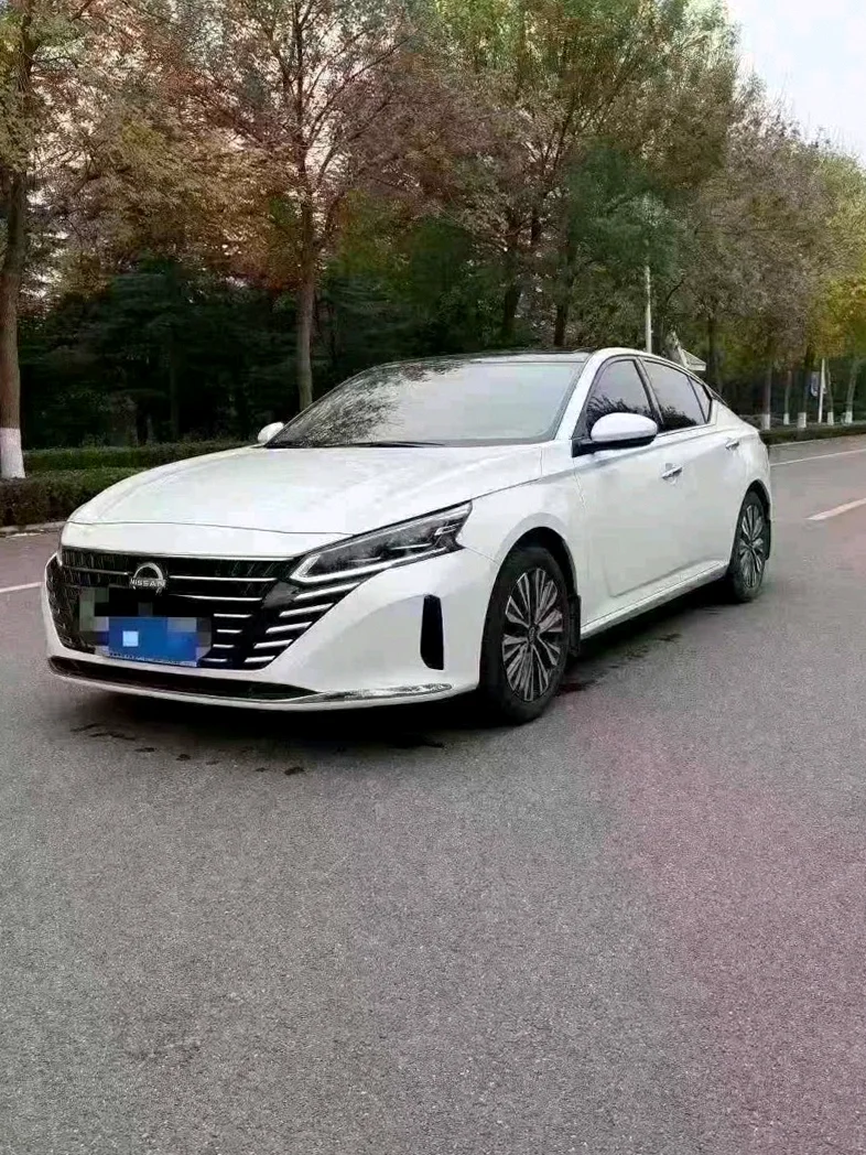 日产天籁 正面外观三