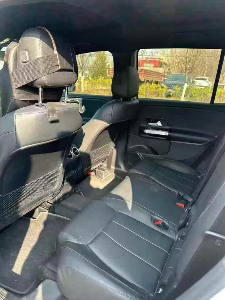 奔驰GLB 后面外观一