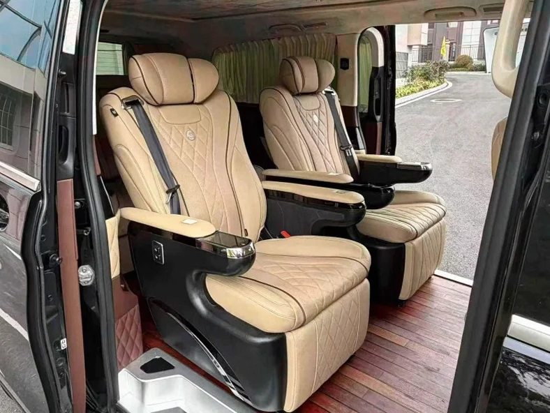 奔驰V 后面外观三