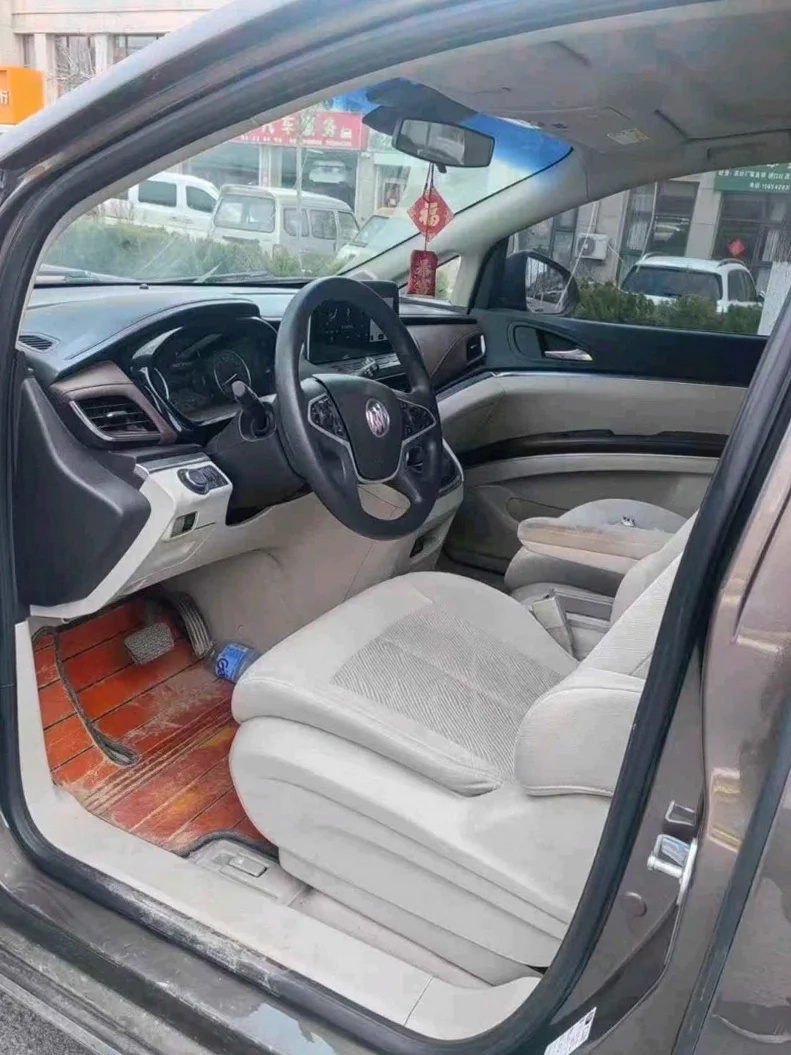 别克GL8 内饰后排