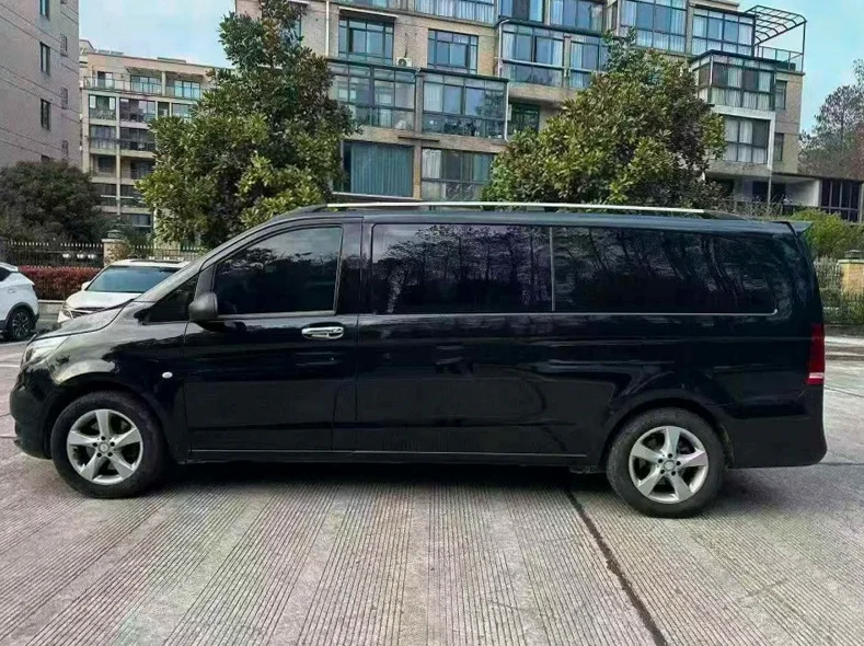 奔驰V 后面外观三