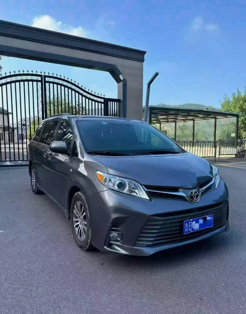 丰田塞纳 正面外观二