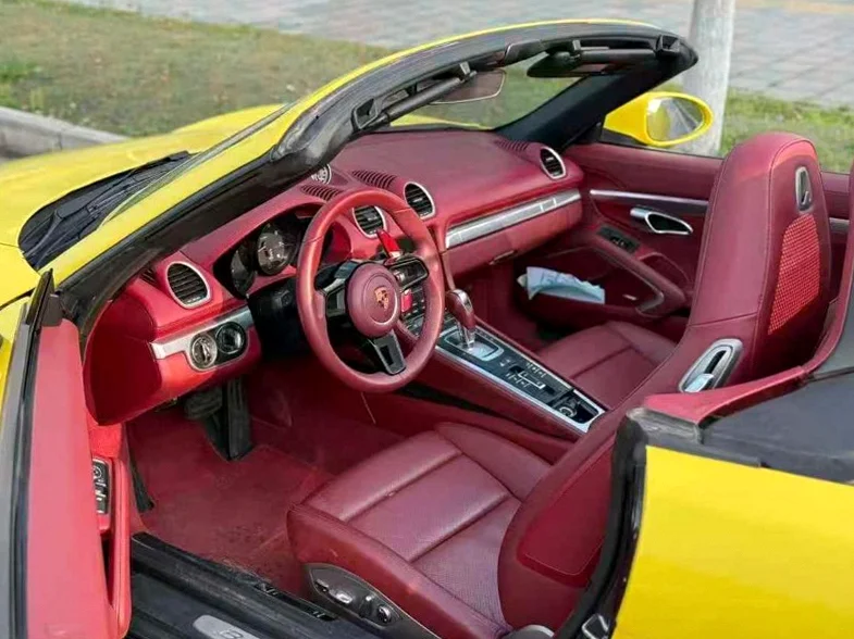 保时捷718 后面外观二